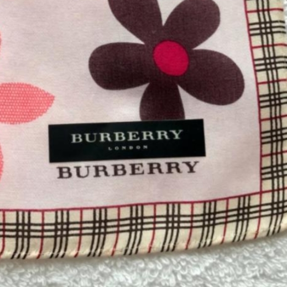 🌺  Burberry "Pink Daisy" Nova Check Mini Scarf / Handkerchief NEW ** - Picture 8 of 10